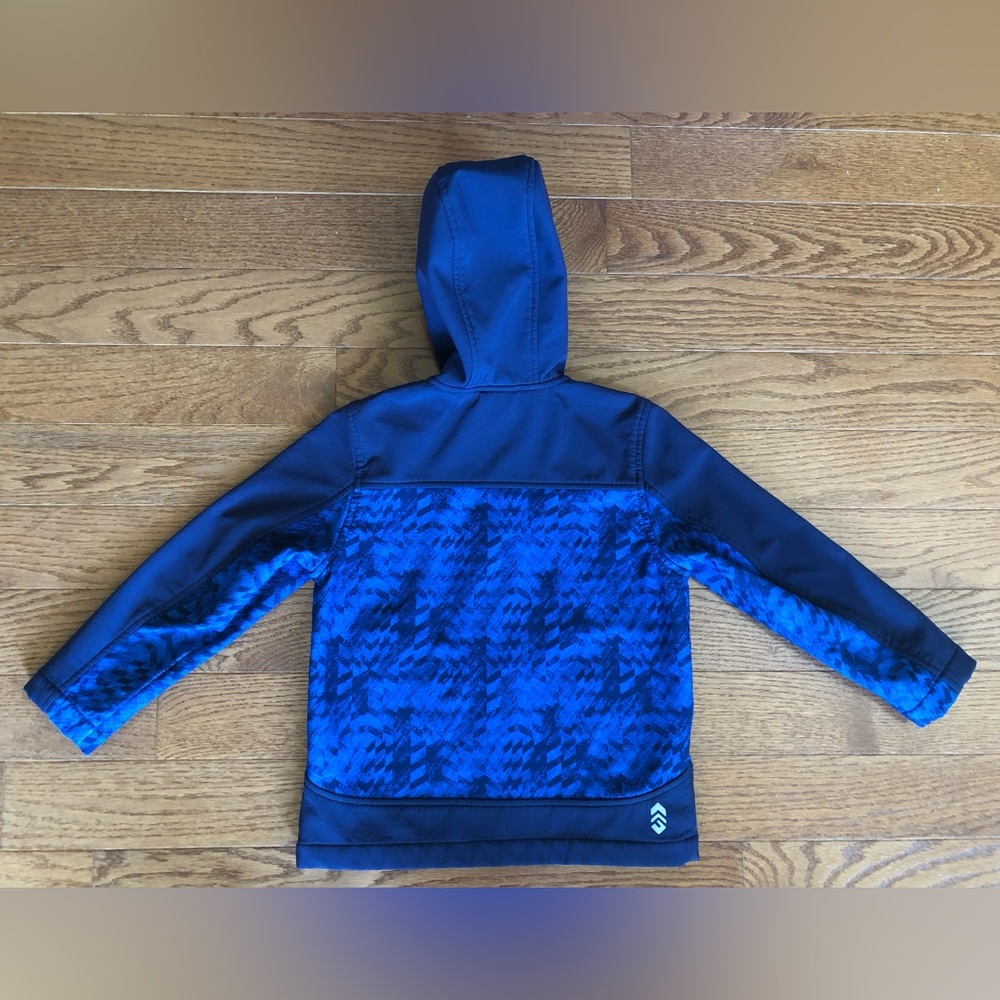 Free Country Water Resistant Kids’ Softshell Jacket - Picture 6 of 9